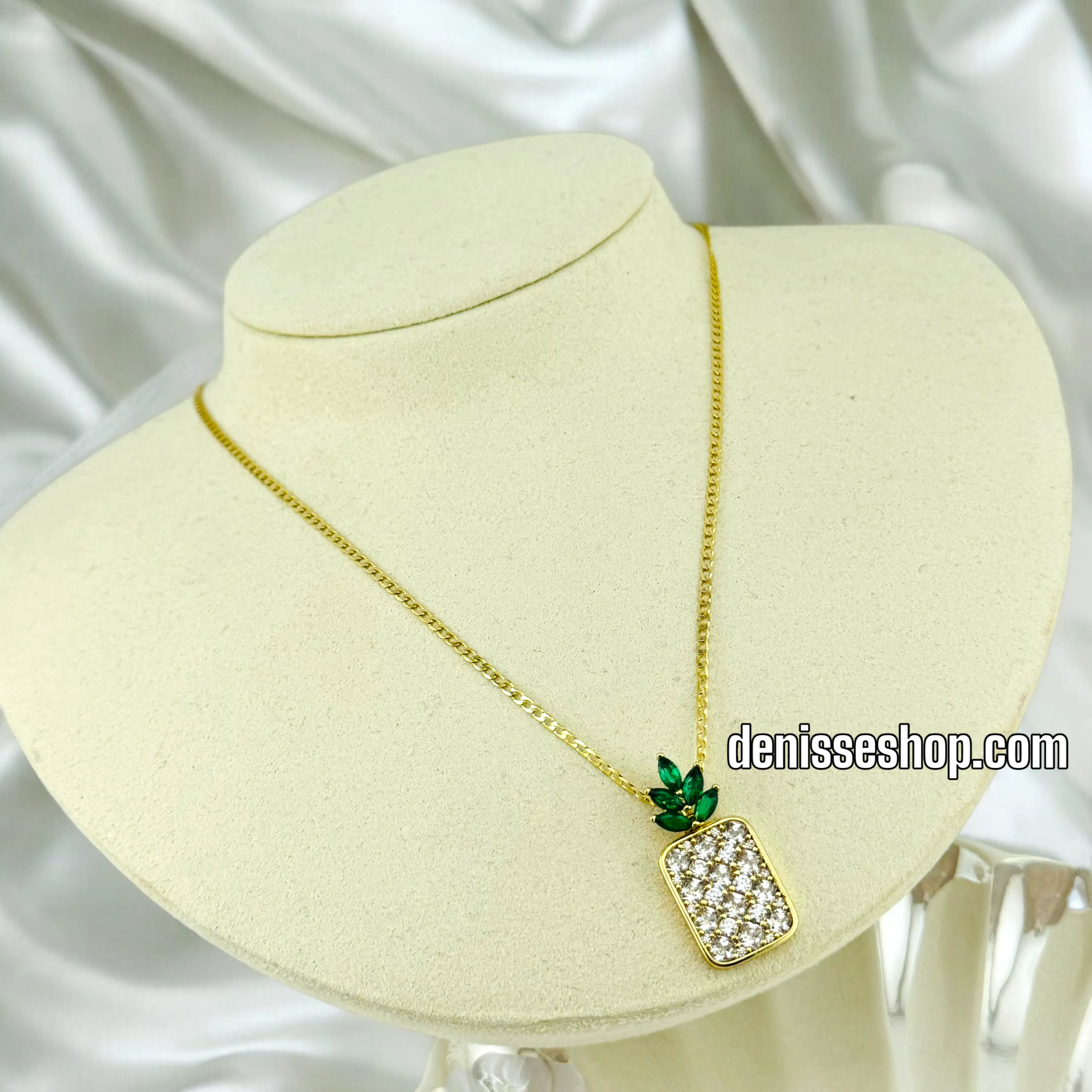 14K GOLD / WHITE/ GREEN STONE PINEAPPLE PENDANT P491