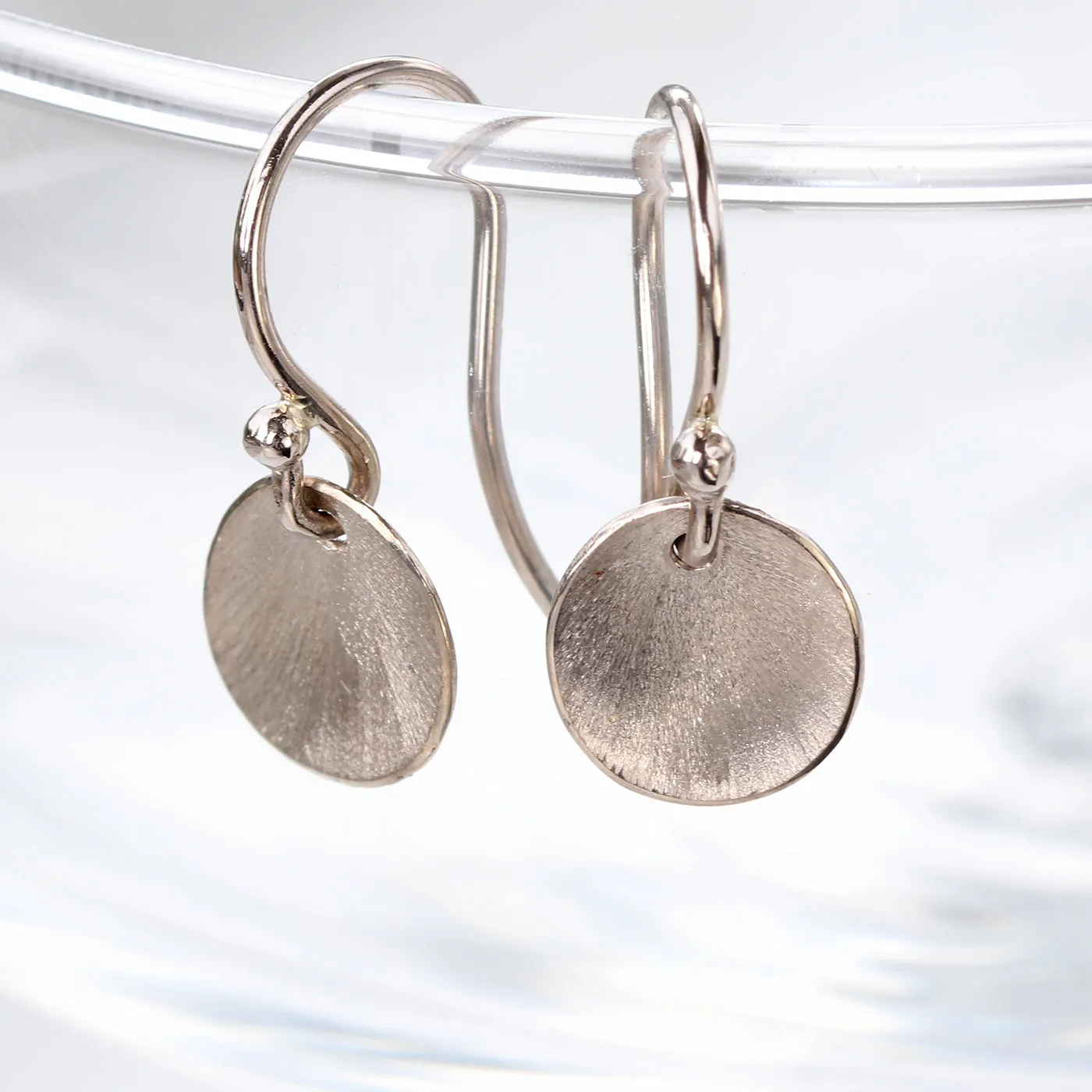 18ct White Gold Petite Flower Petal Pendant & Chain