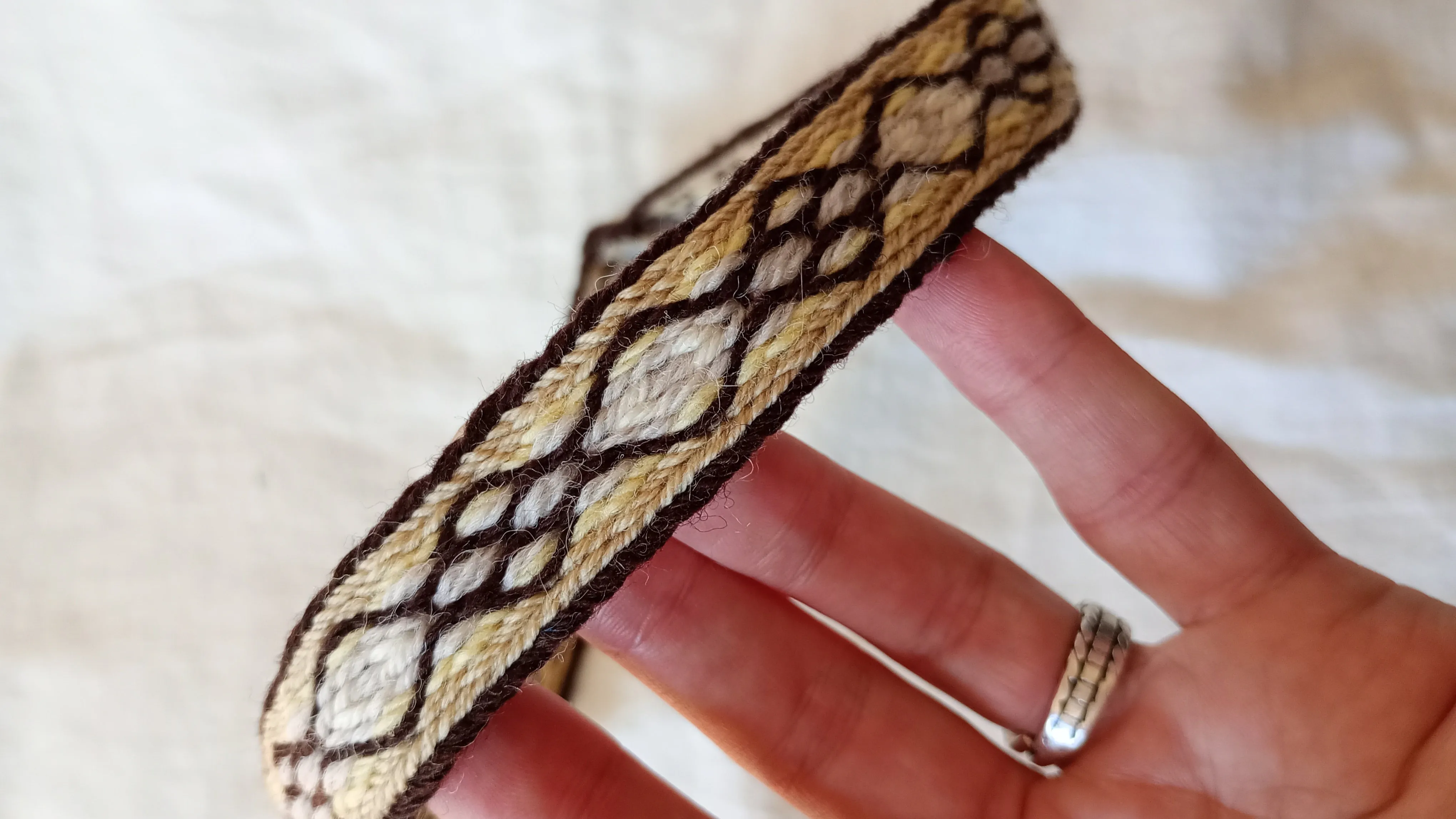 Brown & yellow adjustable headband with diamond pattern