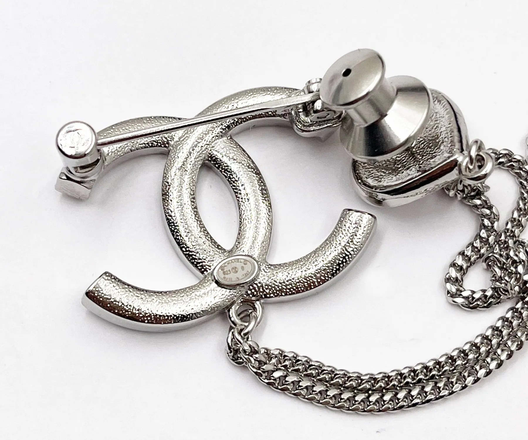 CHANEL Brand New Silver CC crystal Heart Pin Link Brooch