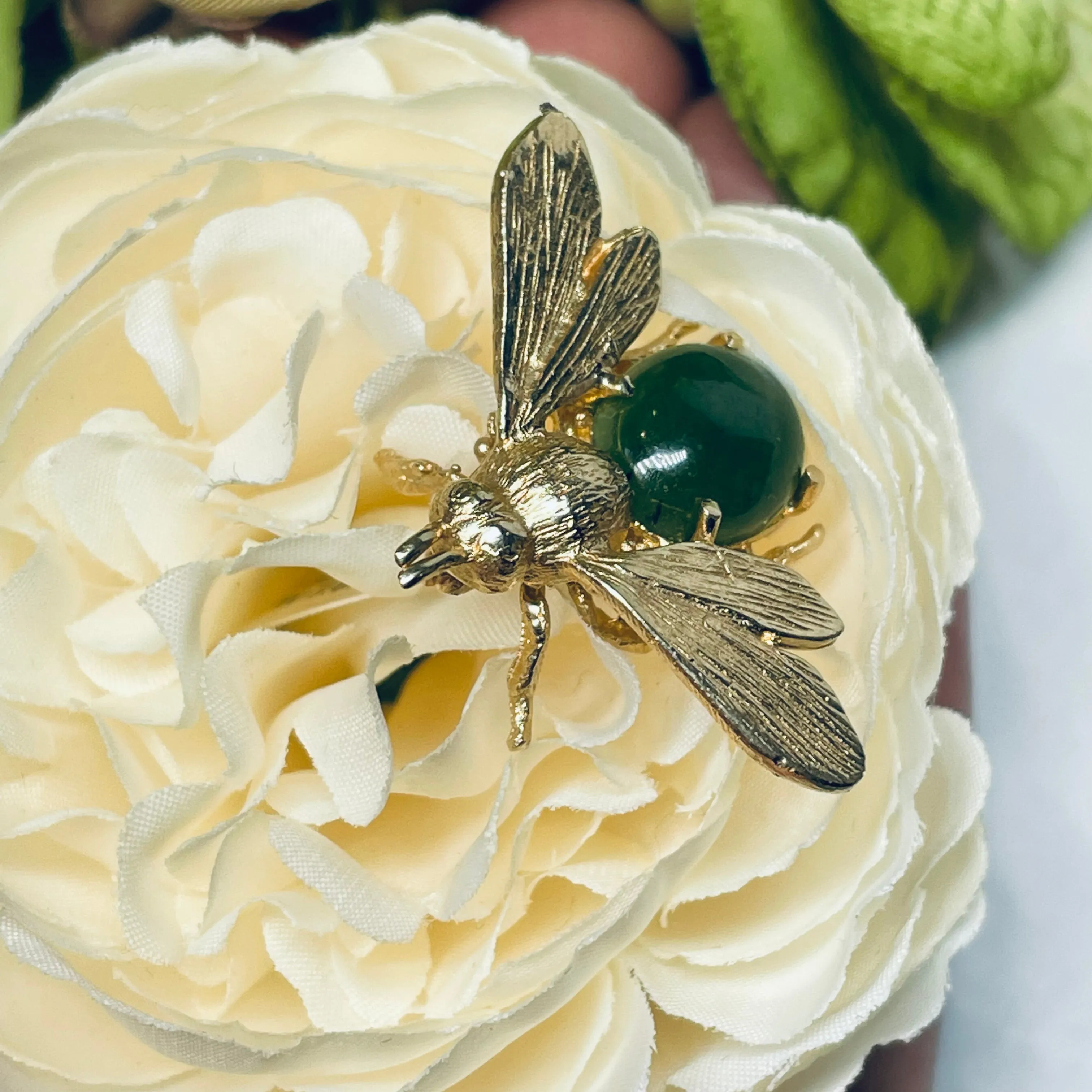 Classic 14K Yellow Gold Jade Bee Brooch