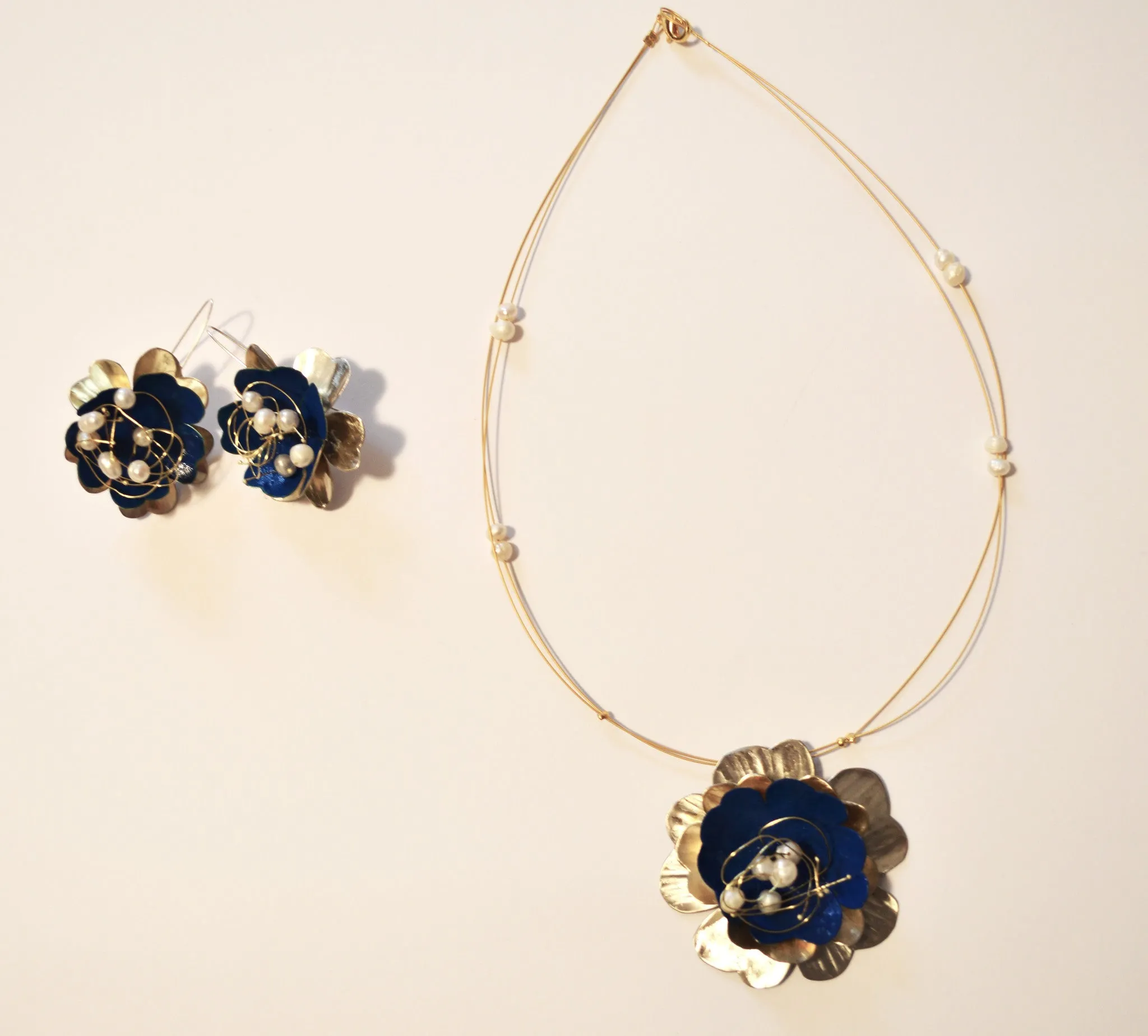 Forget Me Not Blue Flower Wired Pearl Necklace