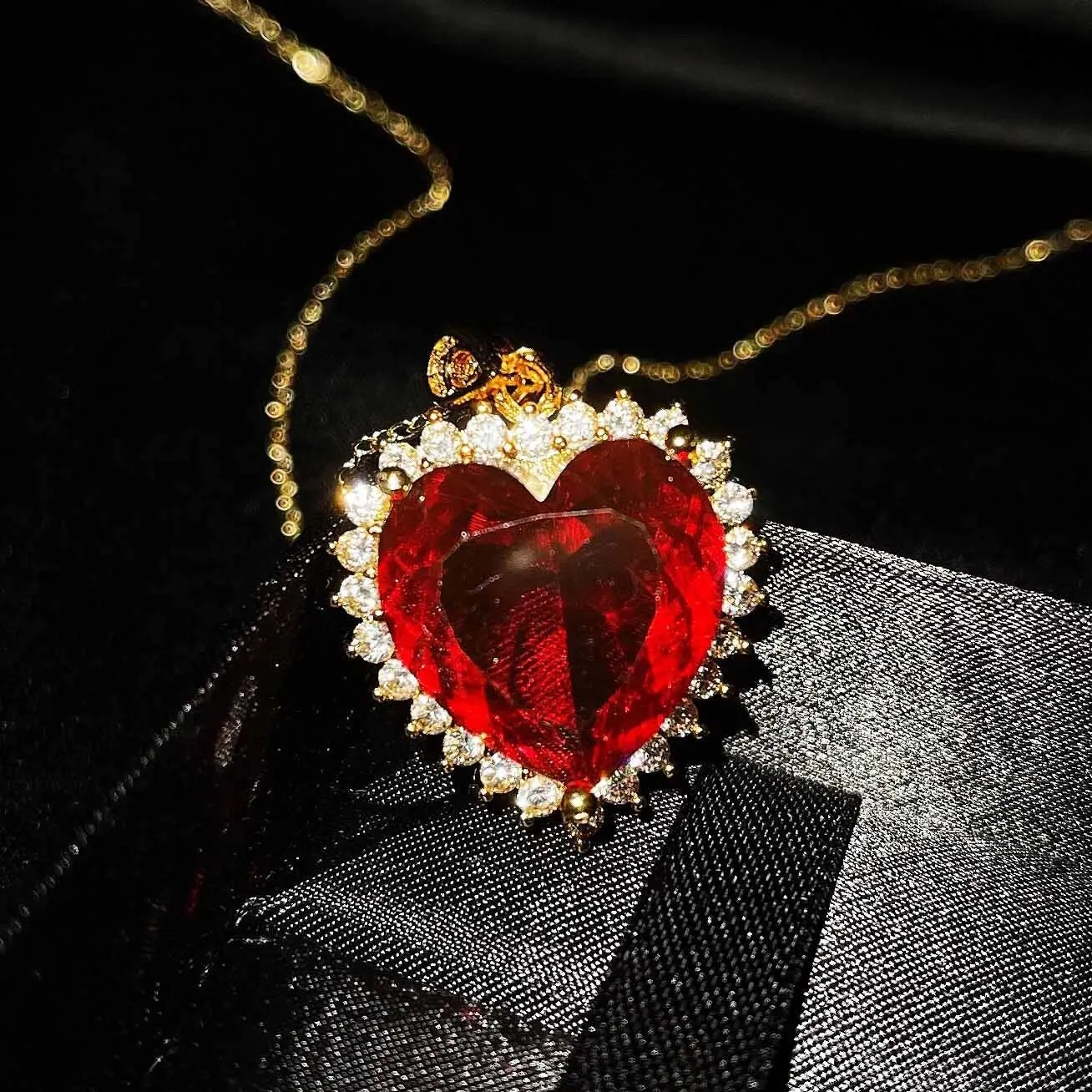 Luxury Heart of the Ocean Crystal Necklaces Big Pendants Bule/Red/Green Crystals For Women