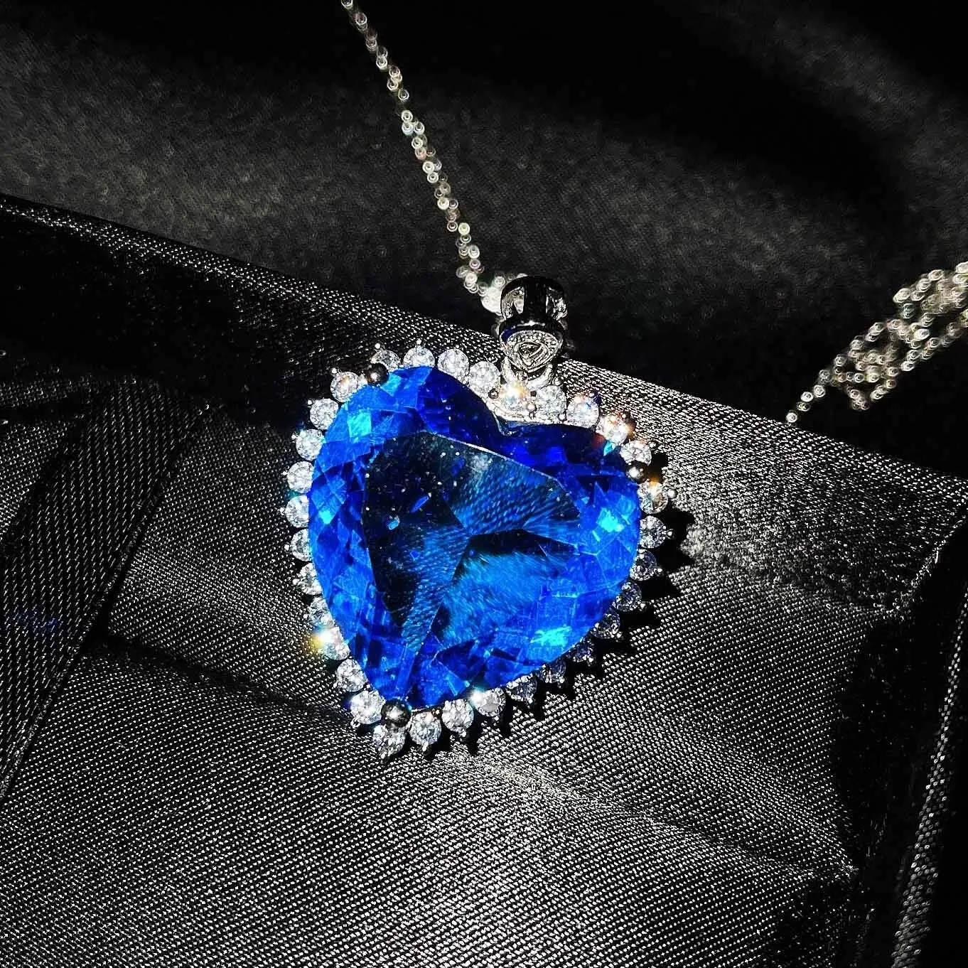 Luxury Heart of the Ocean Crystal Necklaces Big Pendants Bule/Red/Green Crystals For Women