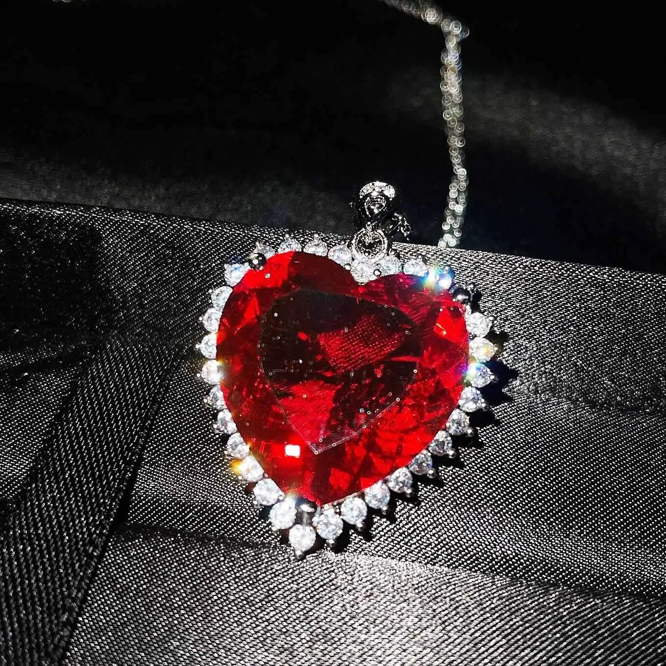 Luxury Heart of the Ocean Crystal Necklaces Big Pendants Bule/Red/Green Crystals For Women