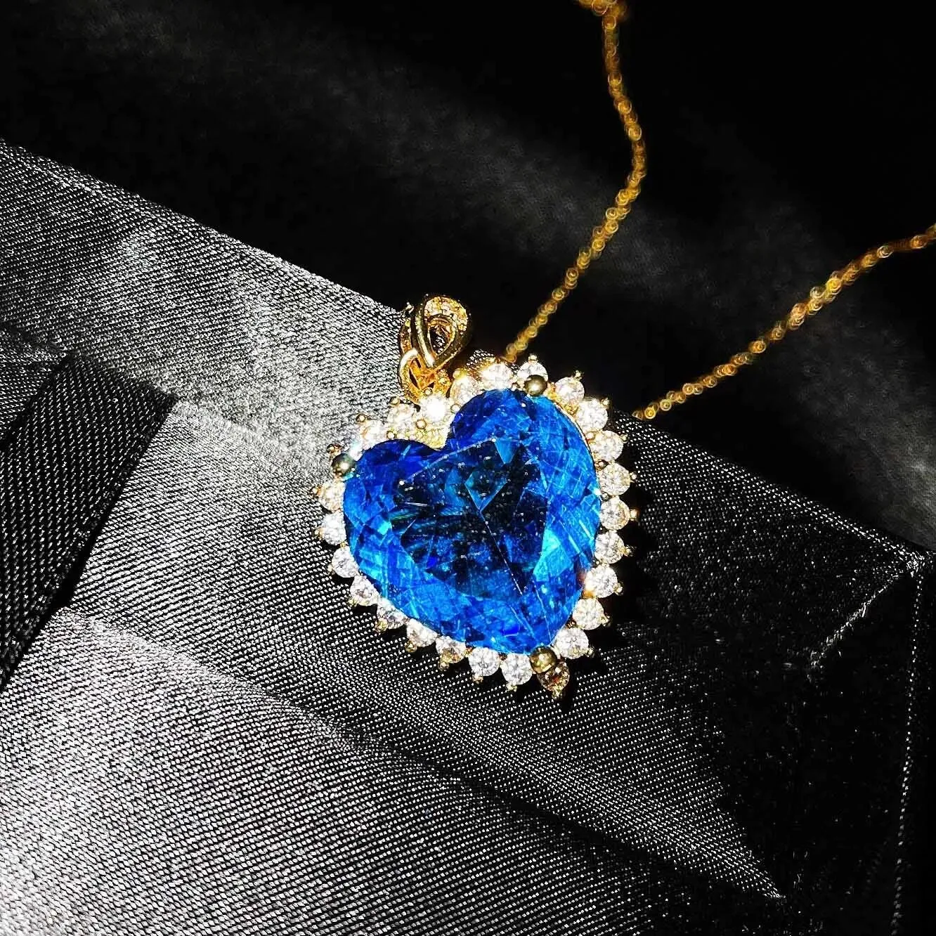 Luxury Heart of the Ocean Crystal Necklaces Big Pendants Bule/Red/Green Crystals For Women