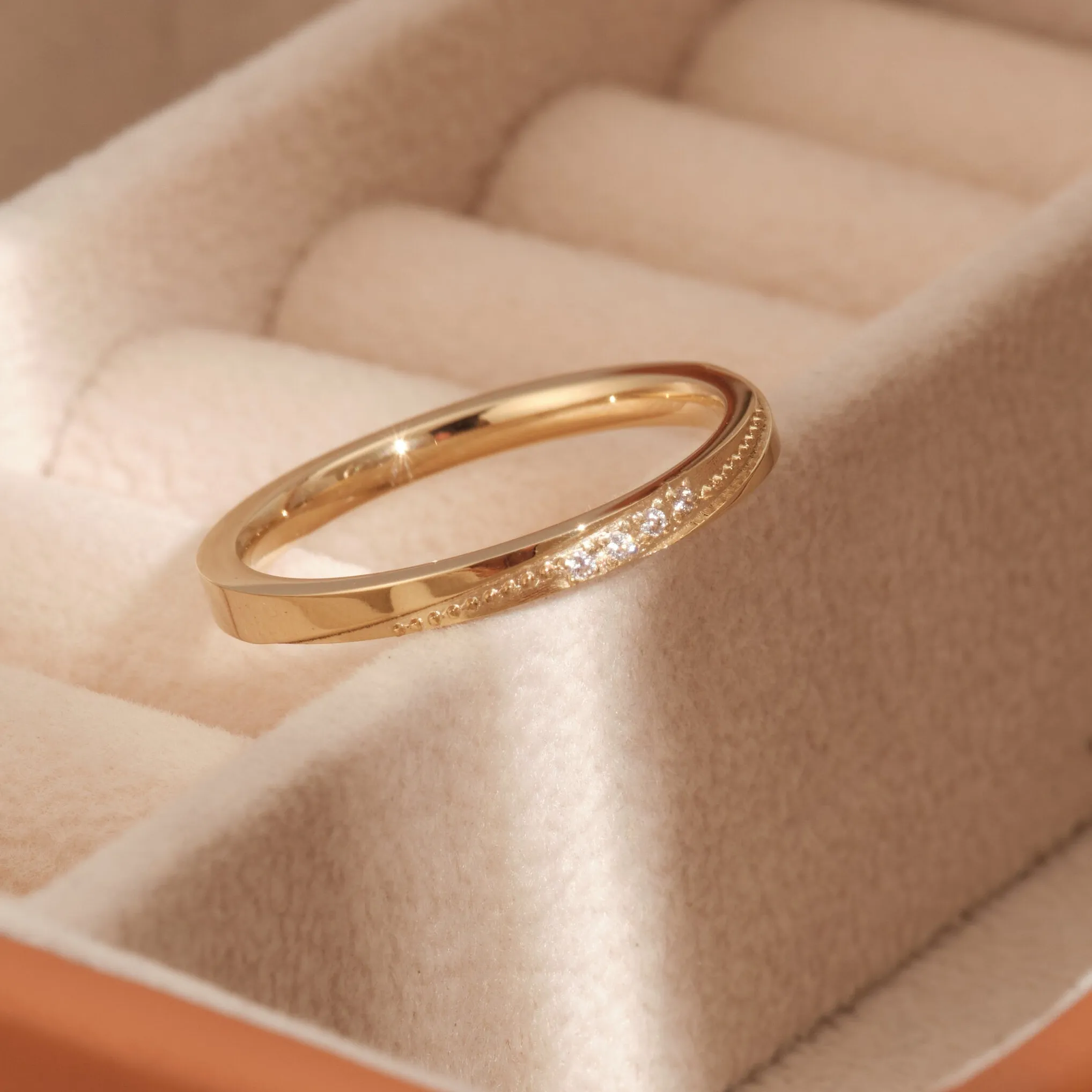 Minimalist CZ Ring, Dainty CZ Ring, Dainty Ring, Thin Ring, Minimalist Ring, Women's Ring, Simple Ring, Stacking Ring, Gold Ring, zirconia