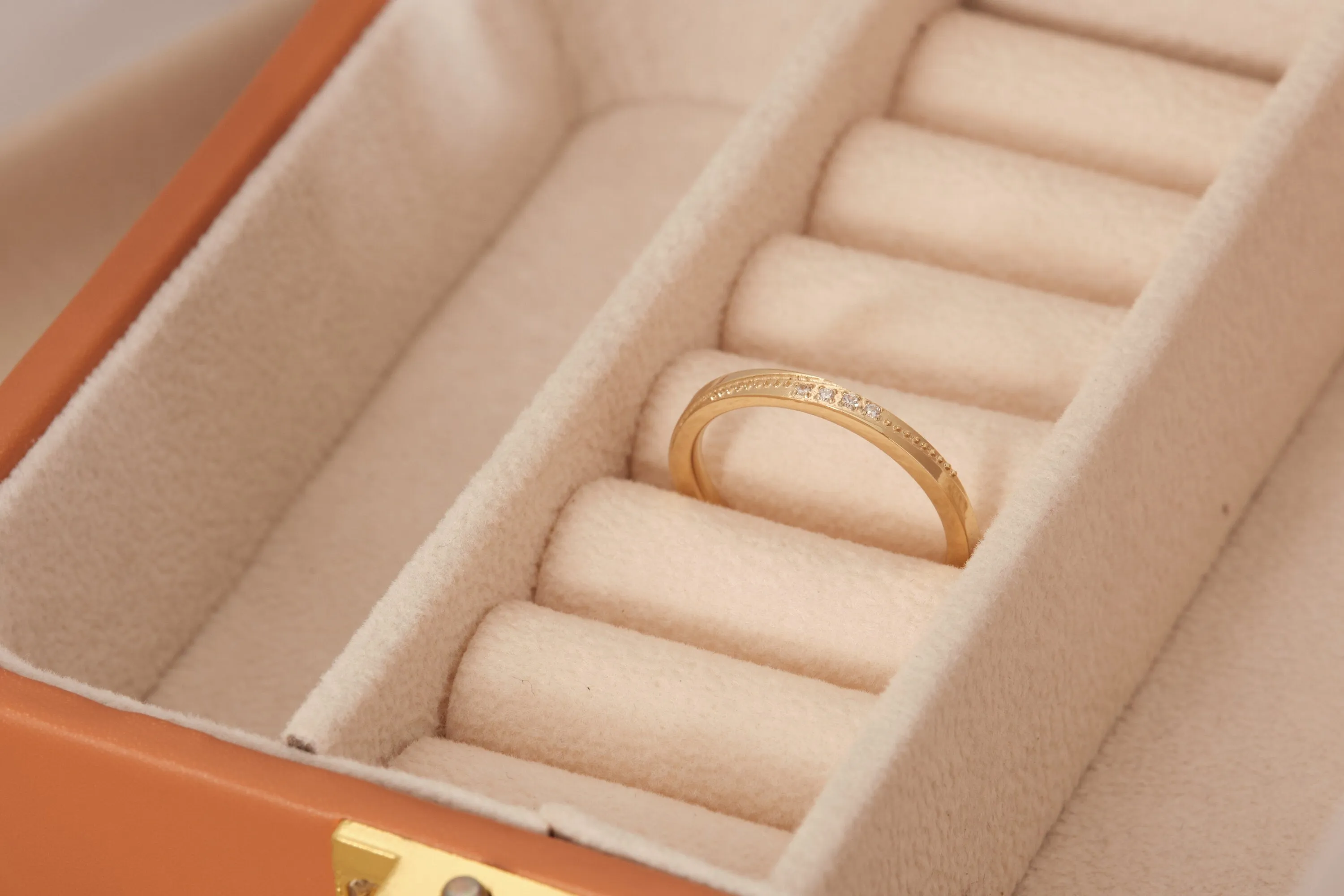 Minimalist CZ Ring, Dainty CZ Ring, Dainty Ring, Thin Ring, Minimalist Ring, Women's Ring, Simple Ring, Stacking Ring, Gold Ring, zirconia