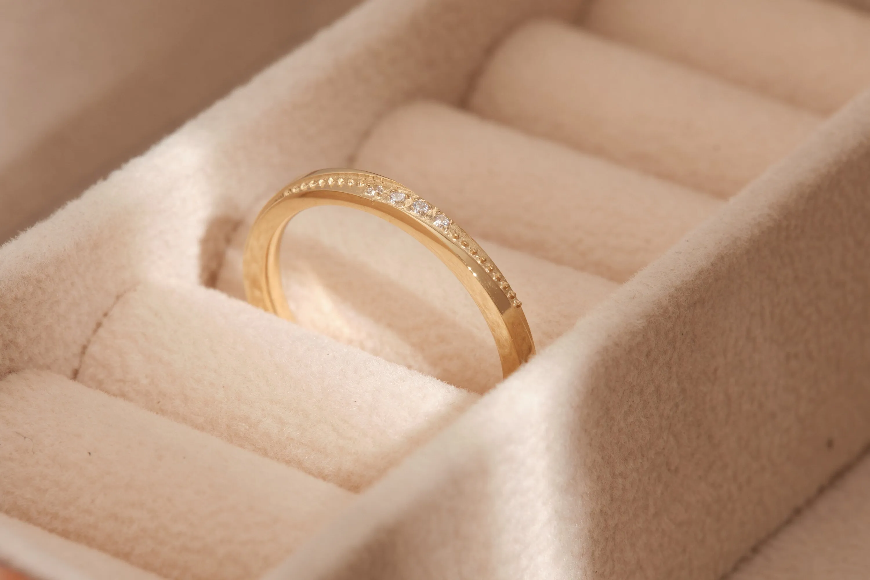 Minimalist CZ Ring, Dainty CZ Ring, Dainty Ring, Thin Ring, Minimalist Ring, Women's Ring, Simple Ring, Stacking Ring, Gold Ring, zirconia