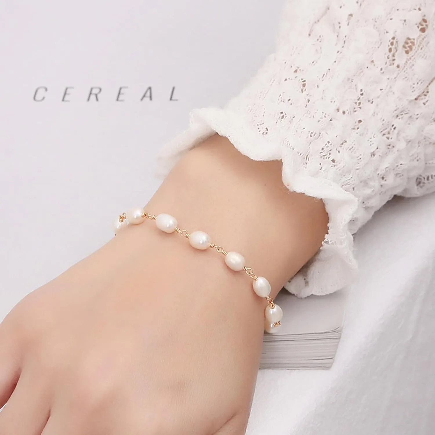 Pearl Bracelets for Women Handmade Beaded Bracelet Dainty 14k Gold Plated Chain Layered Pearl Bracelet Pearls Jewelry for Women Wedding Gifts for Brides Bridesmaid Prom Birthday Gift for Her