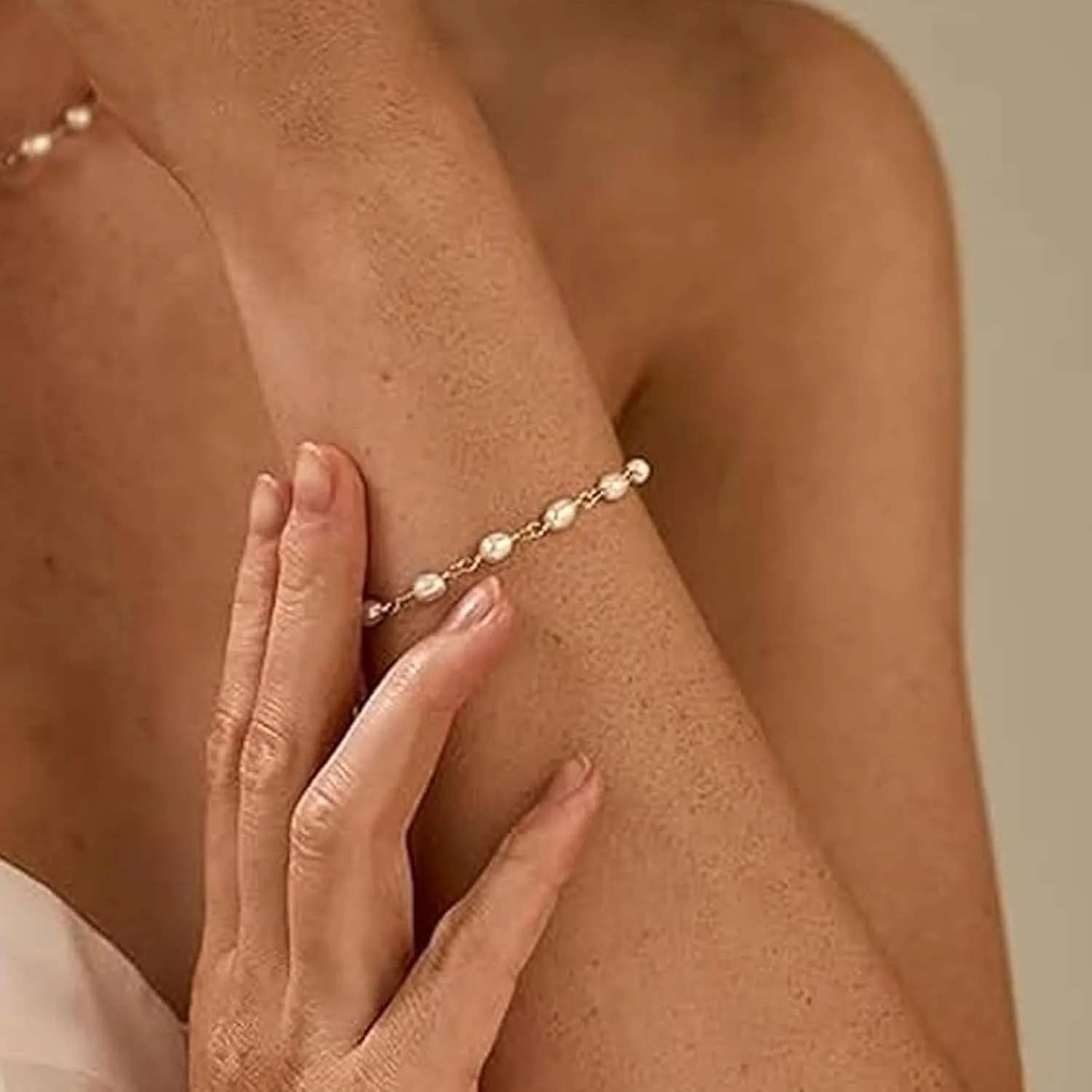 Pearl Bracelets for Women Handmade Beaded Bracelet Dainty 14k Gold Plated Chain Layered Pearl Bracelet Pearls Jewelry for Women Wedding Gifts for Brides Bridesmaid Prom Birthday Gift for Her
