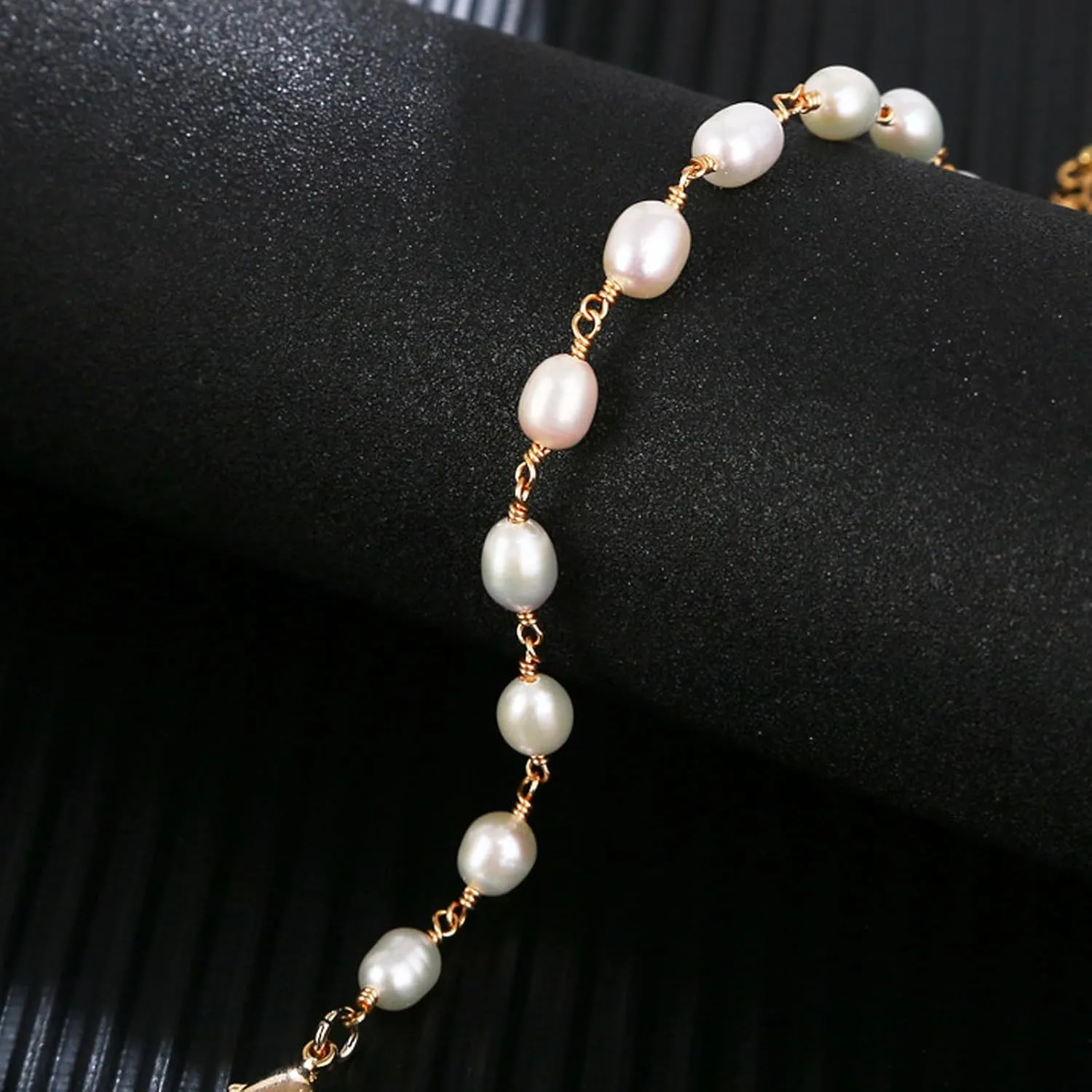 Pearl Bracelets for Women Handmade Beaded Bracelet Dainty 14k Gold Plated Chain Layered Pearl Bracelet Pearls Jewelry for Women Wedding Gifts for Brides Bridesmaid Prom Birthday Gift for Her
