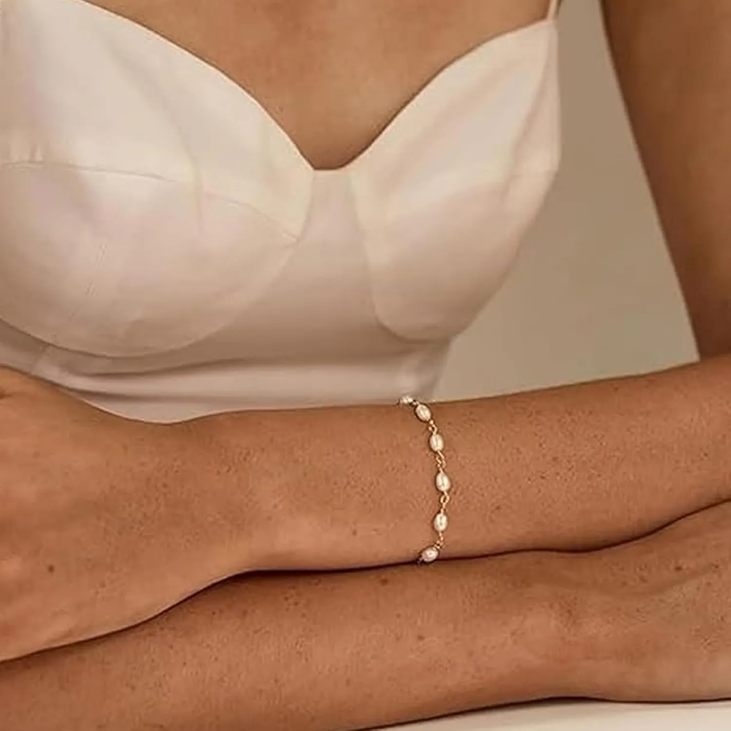 Pearl Bracelets for Women Handmade Beaded Bracelet Dainty 14k Gold Plated Chain Layered Pearl Bracelet Pearls Jewelry for Women Wedding Gifts for Brides Bridesmaid Prom Birthday Gift for Her