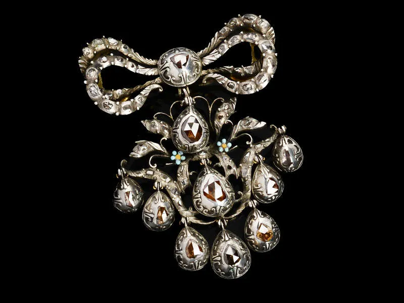 Splendor - Early 18th Century Diamond Bow Pendant