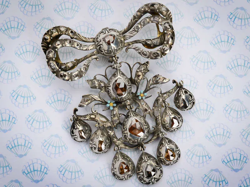 Splendor - Early 18th Century Diamond Bow Pendant