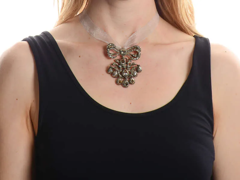 Splendor - Early 18th Century Diamond Bow Pendant