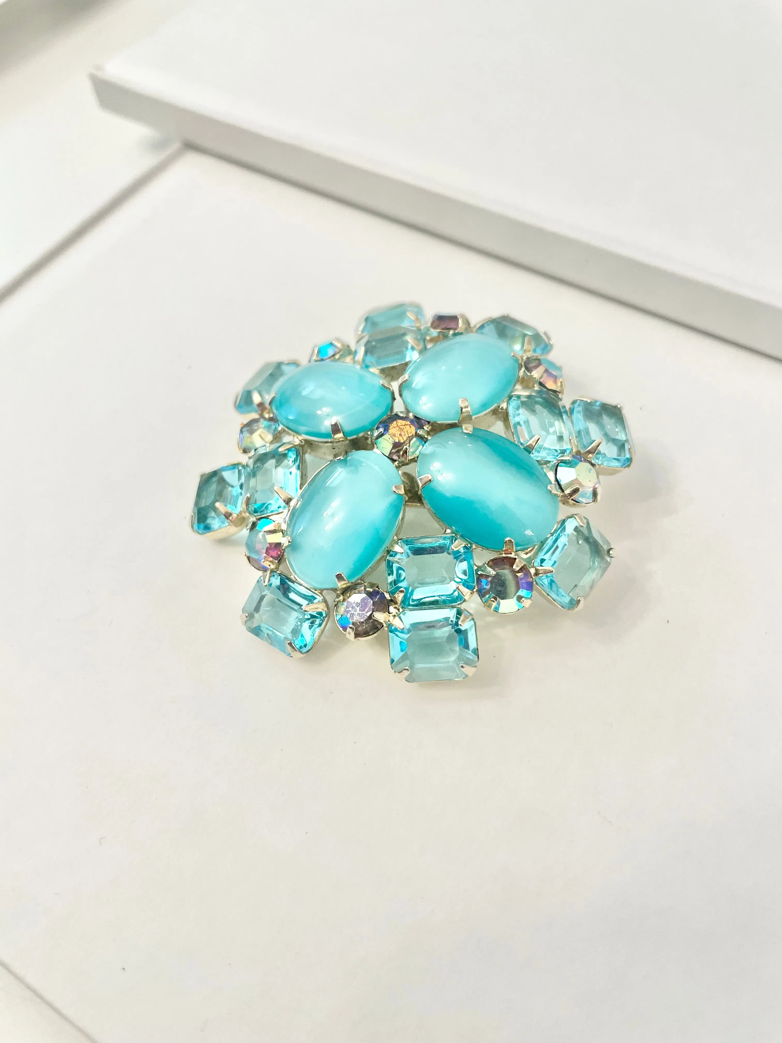 The Happy Hostess just adores all colors... This stunning 1960's glass brooch is just divine!