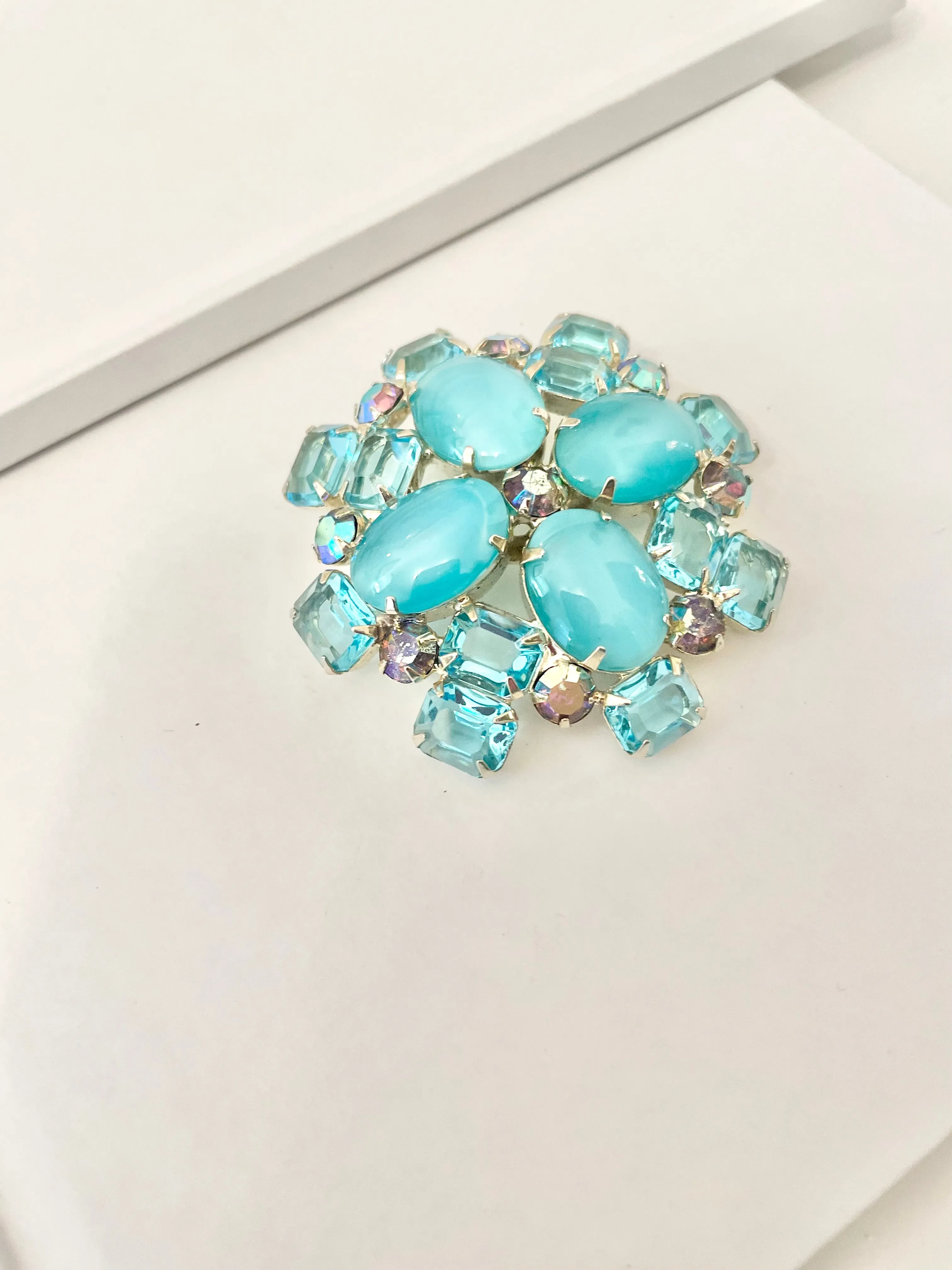 The Happy Hostess just adores all colors... This stunning 1960's glass brooch is just divine!