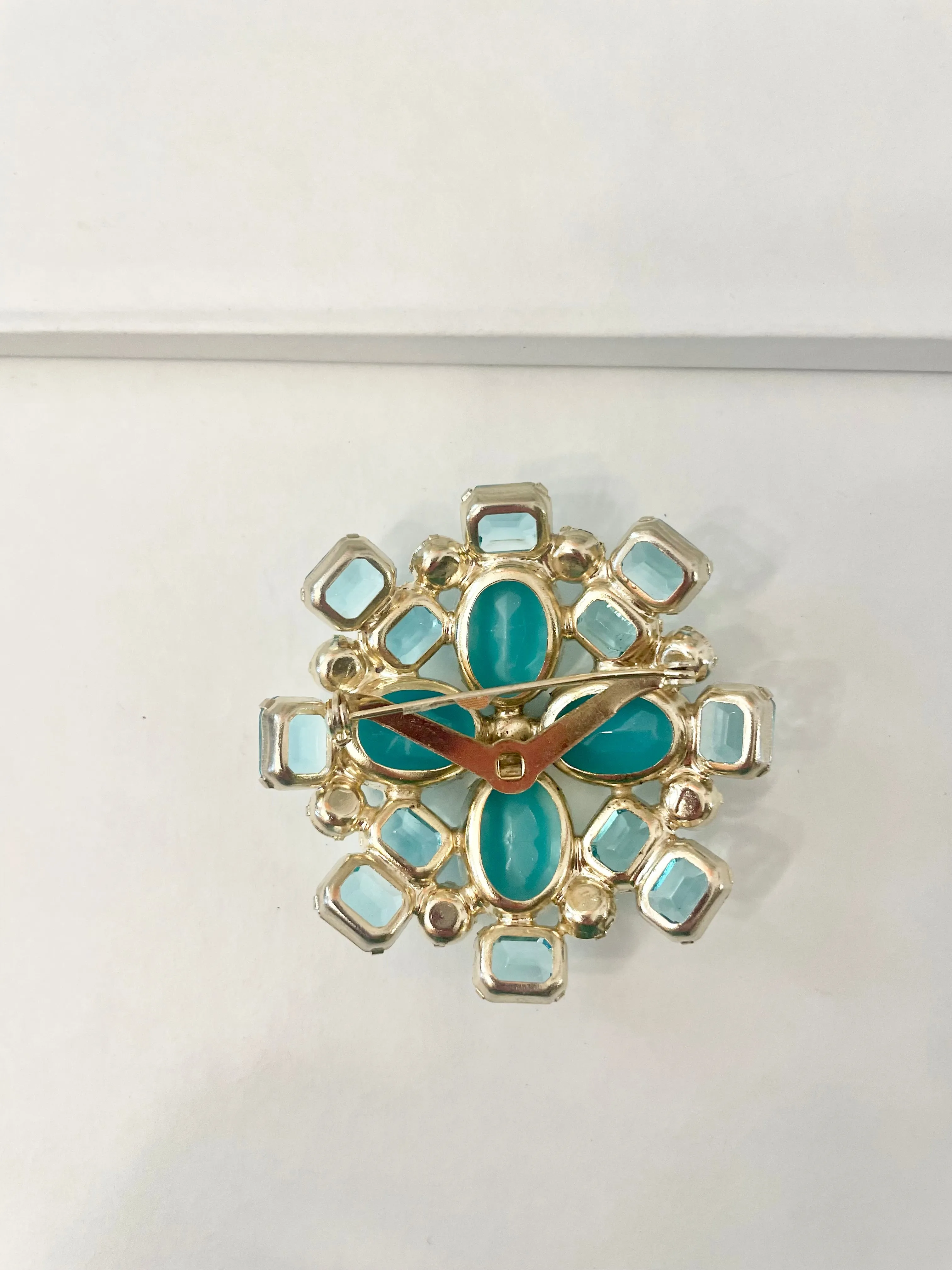 The Happy Hostess just adores all colors... This stunning 1960's glass brooch is just divine!